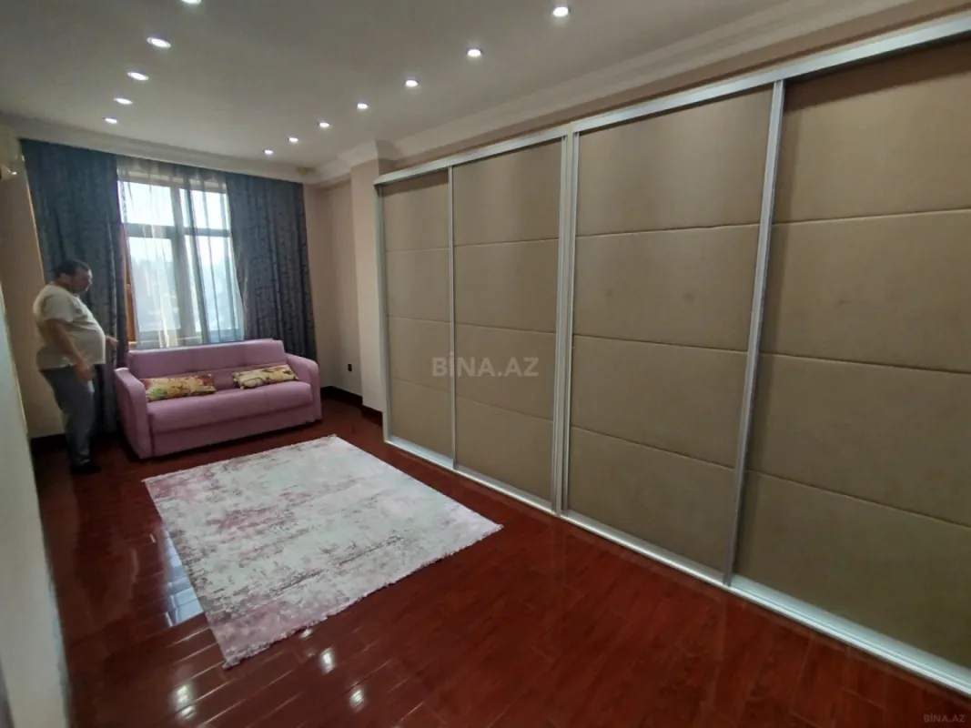 Satılır 4 otaqlı mənzil 172 m²