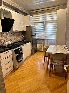 Satılır 2 otaqlı mənzil 90 m²