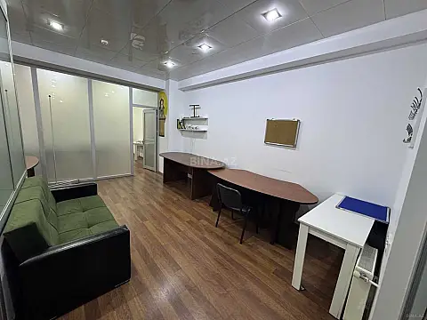 Kirayə verilir 4 otaqlı ofis 90 m²