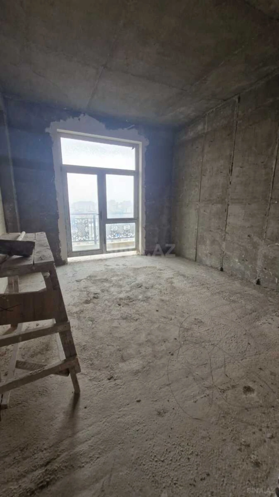 Satılır 4 otaqlı mənzil 178 m²