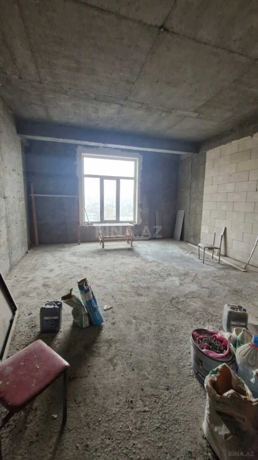 Satılır 4 otaqlı mənzil 178 m²