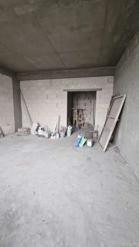 Satılır 4 otaqlı mənzil 178 m²