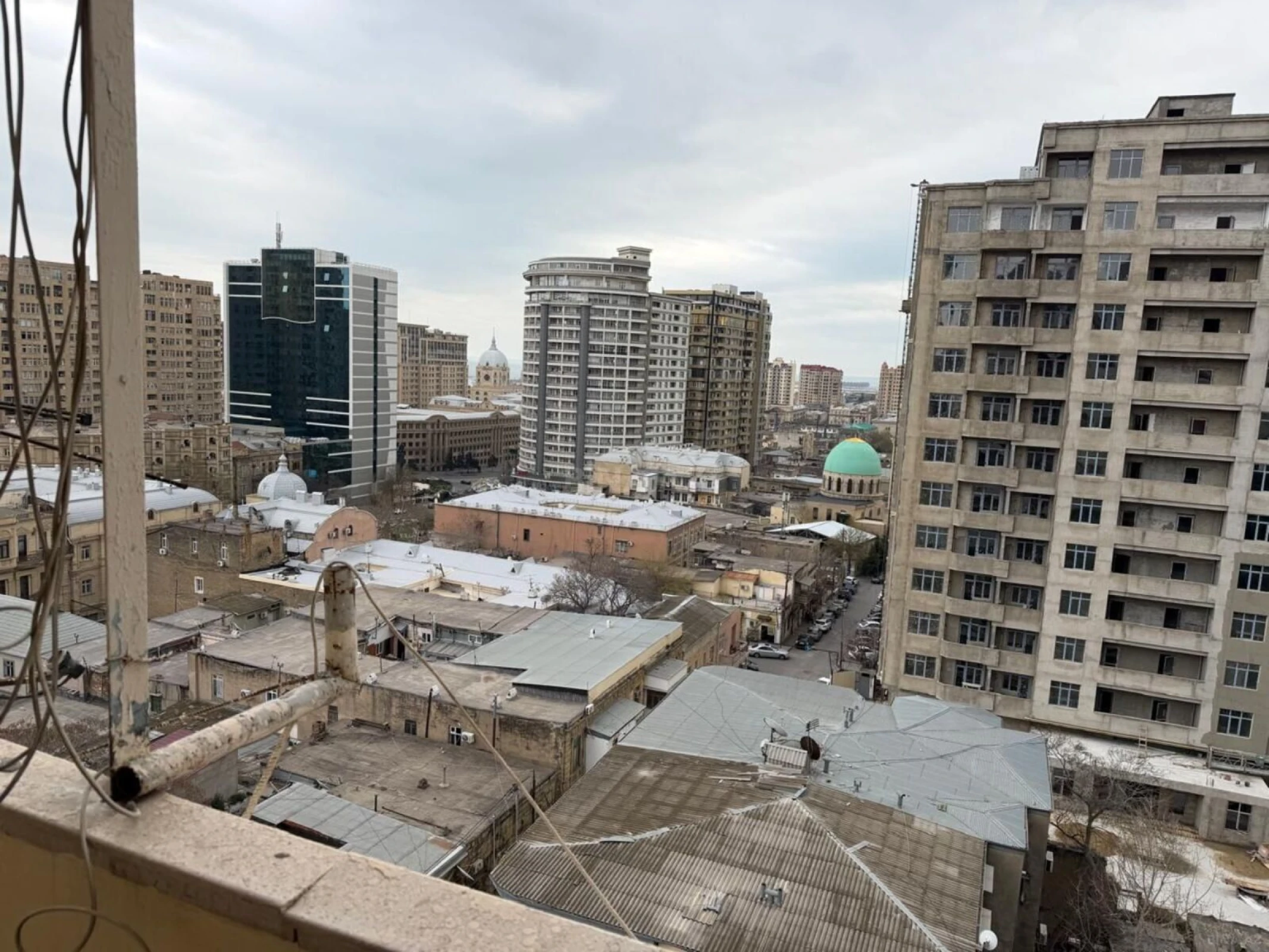 Satılır 5 otaqlı mənzil 140 m²