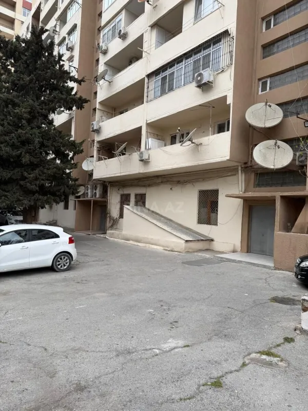 Satılır 5 otaqlı mənzil 140 m²