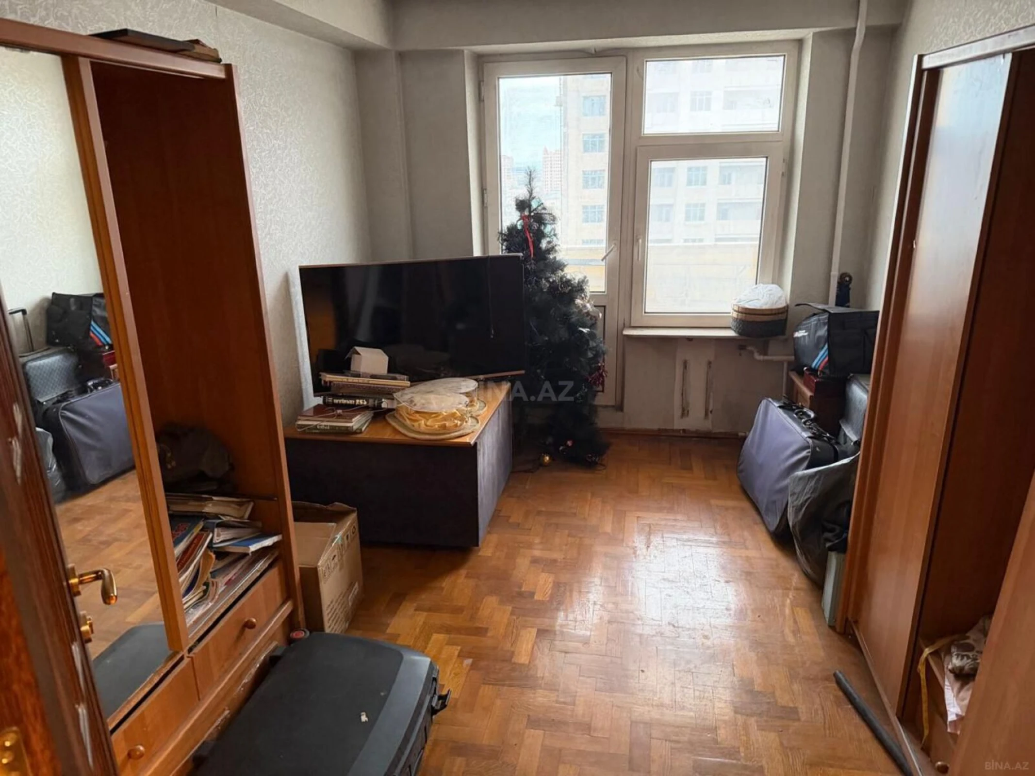 Satılır 5 otaqlı mənzil 140 m²