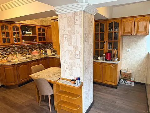 Satılır 5 otaqlı mənzil 140 m²