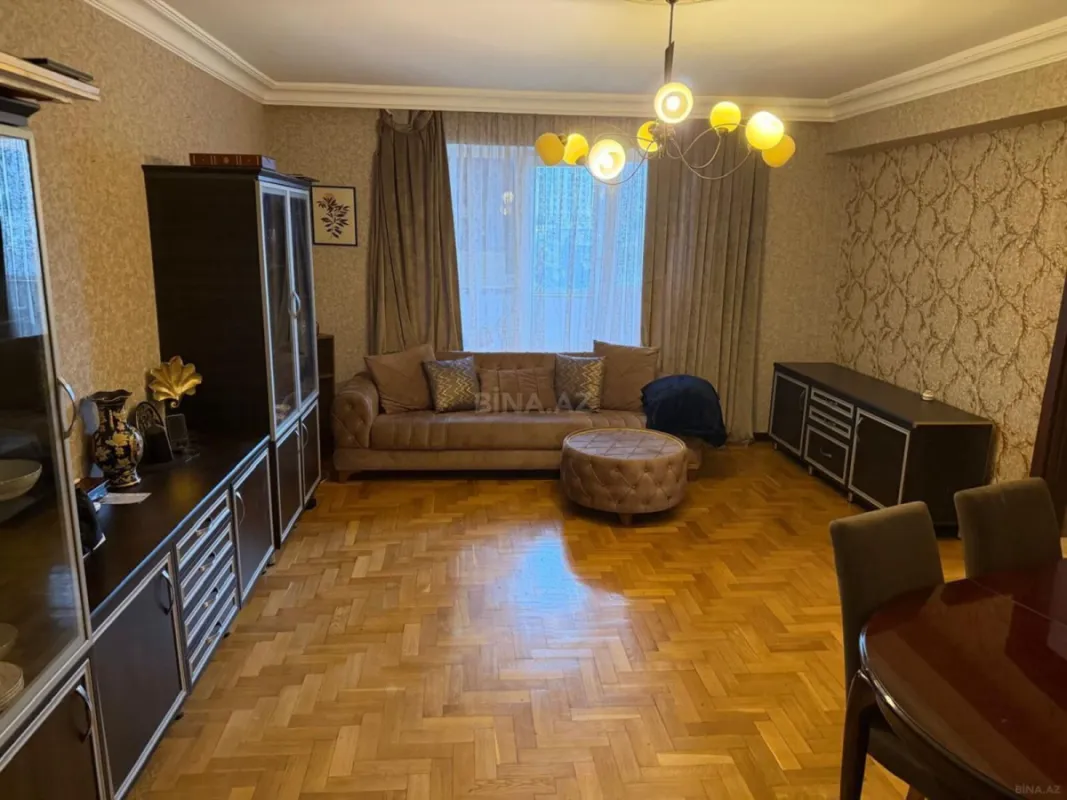 Satılır 5 otaqlı mənzil 140 m²