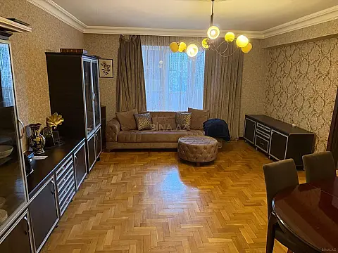Satılır 5 otaqlı mənzil 140 m² — Bakı, Nizami 5 otaq 140.00 m²