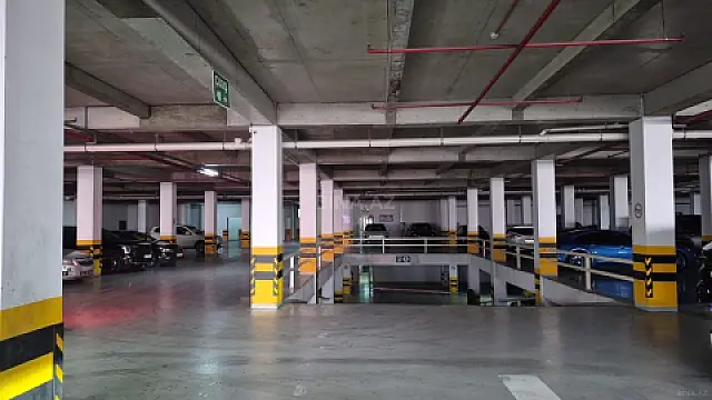 Satılır 2 otaqlı mənzil 84 m²