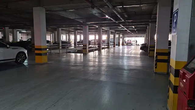 Satılır 2 otaqlı mənzil 84 m²