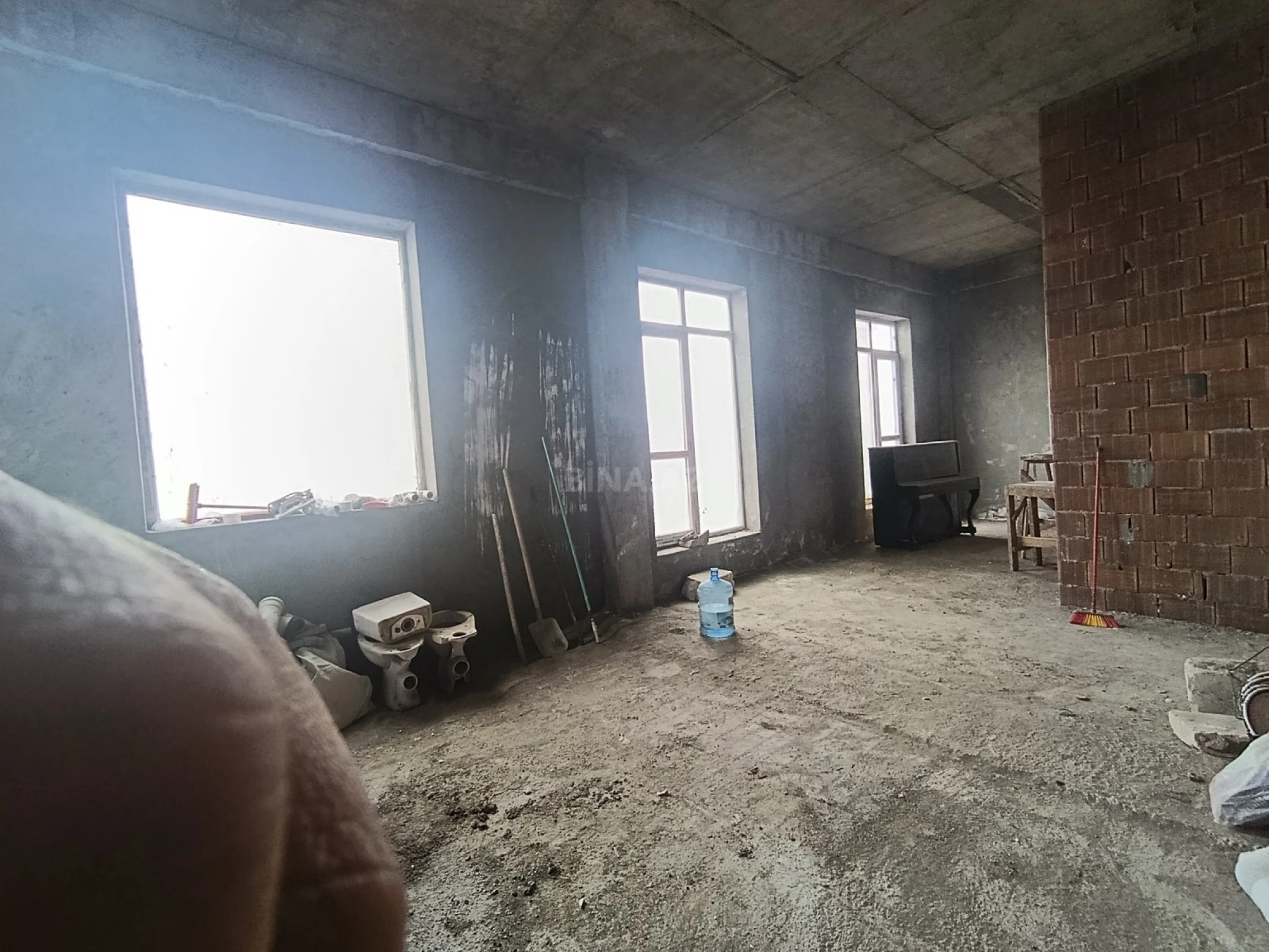 Satılır 1 otaqlı mənzil 200 m²