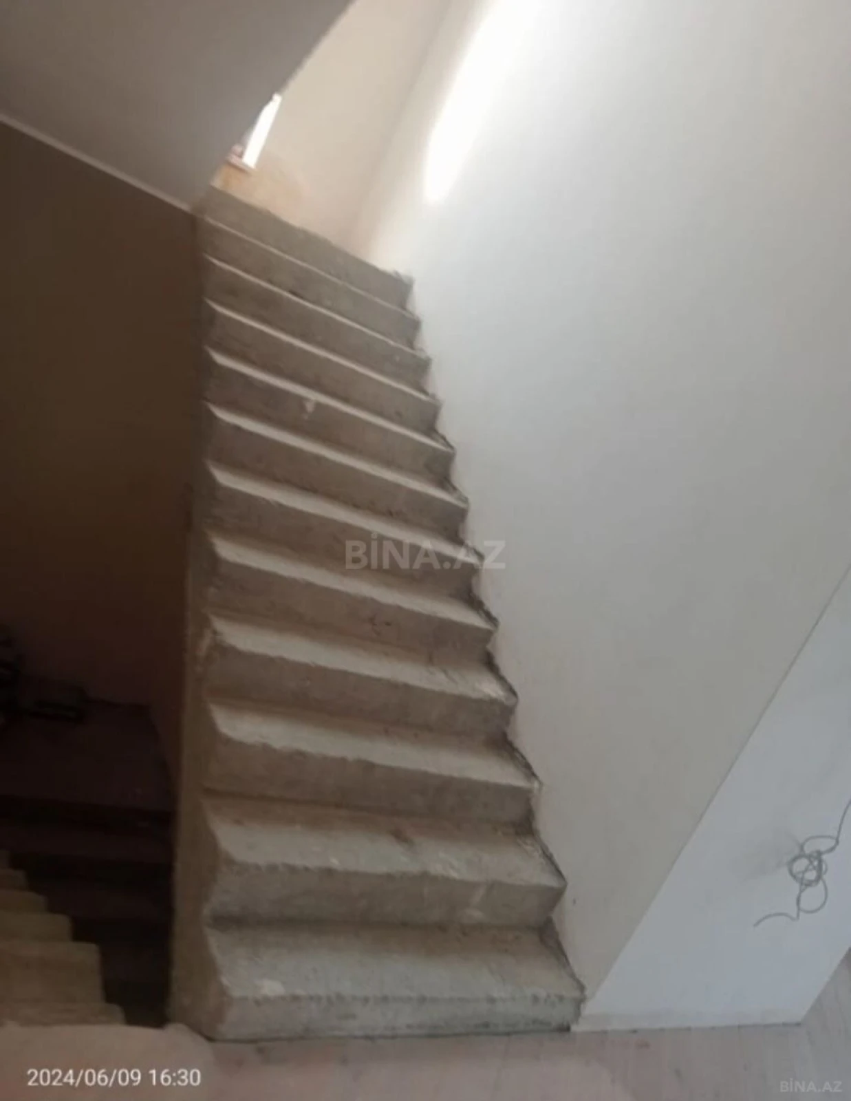 Satılır 8 otaqlı həyət evi 640 m²