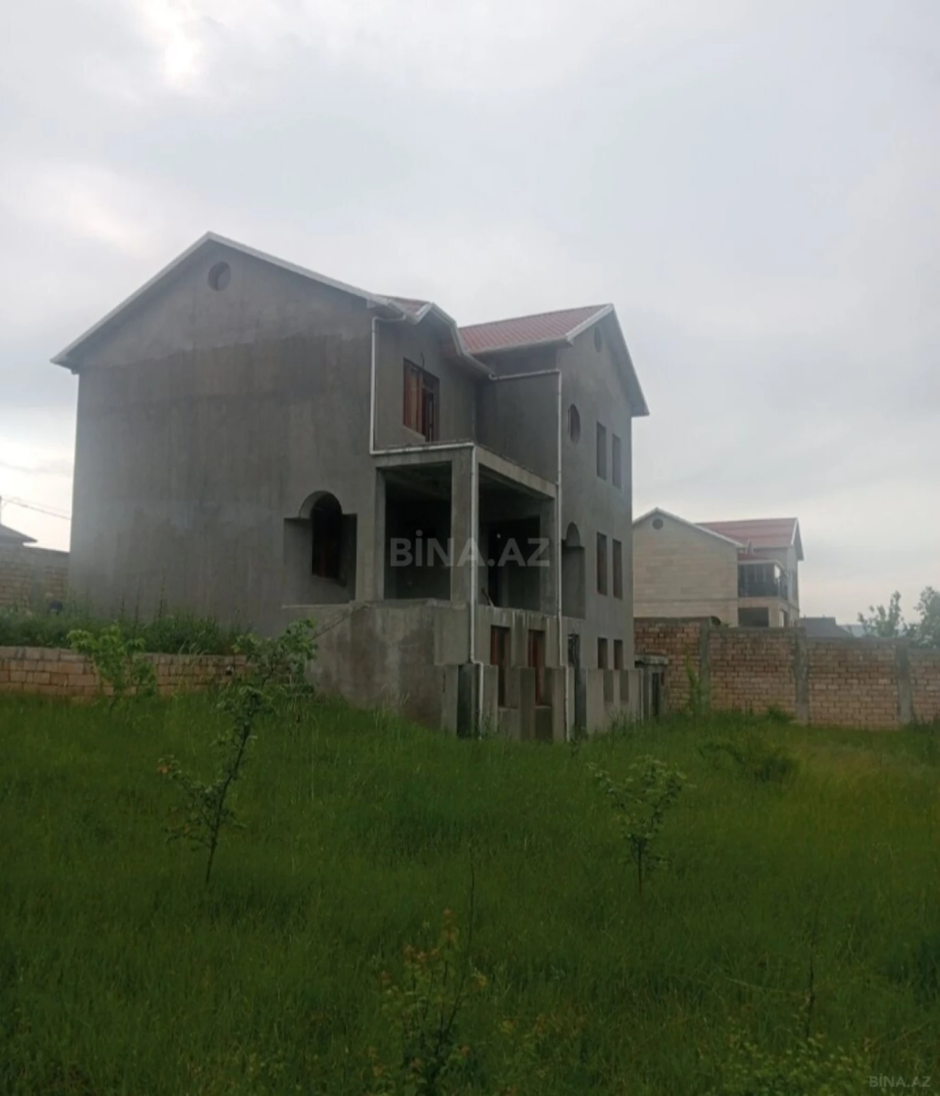 Satılır 8 otaqlı həyət evi 640 m²