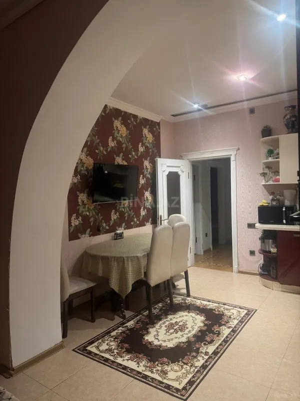 Satılır 3 otaqlı mənzil 121 m²