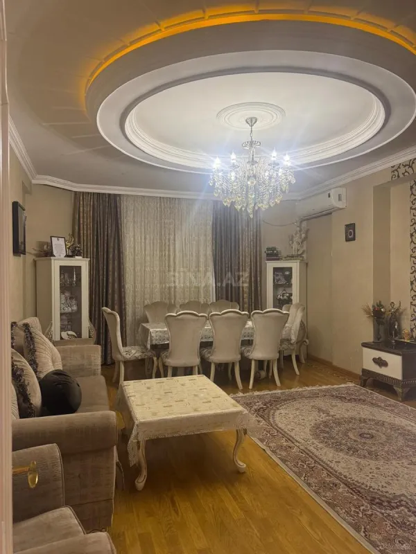 Satılır 3 otaqlı mənzil 121 m²