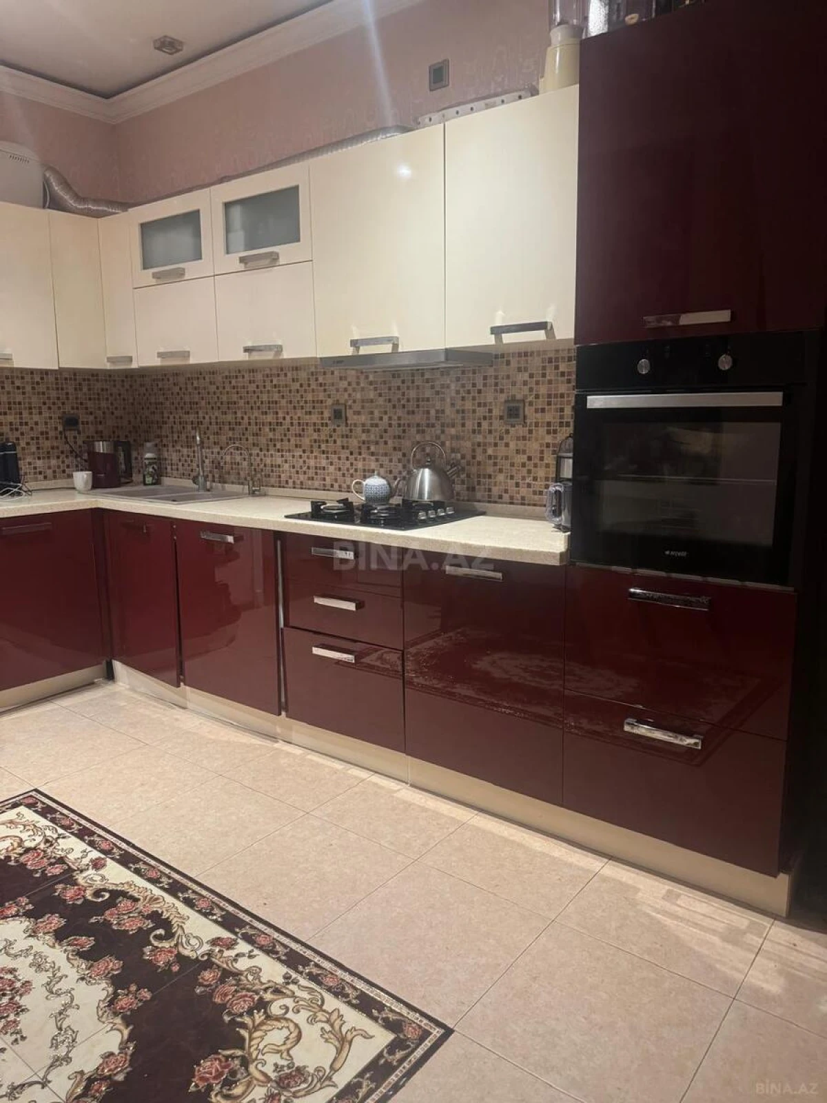 Satılır 3 otaqlı mənzil 121 m²