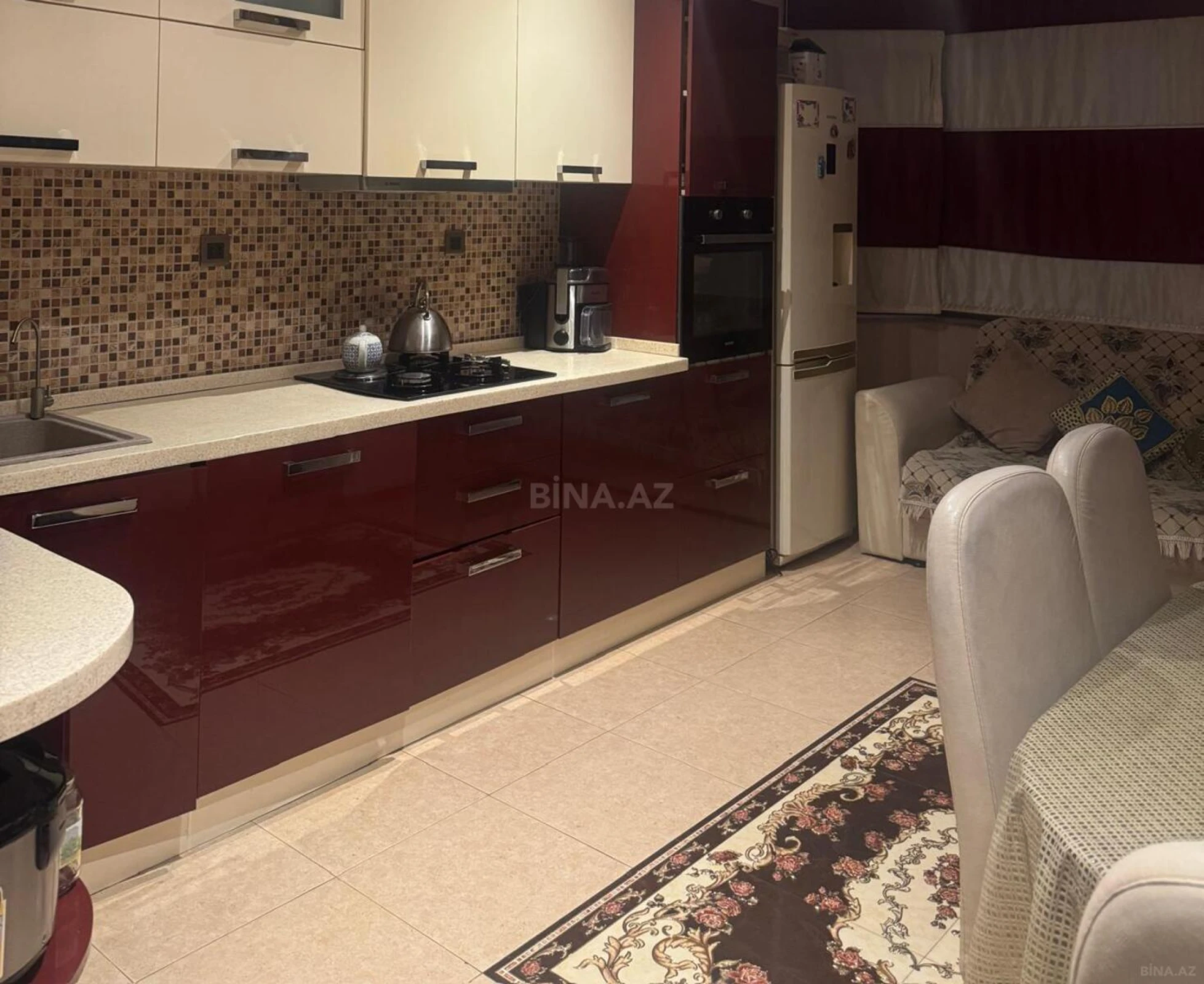 Satılır 3 otaqlı mənzil 121 m²
