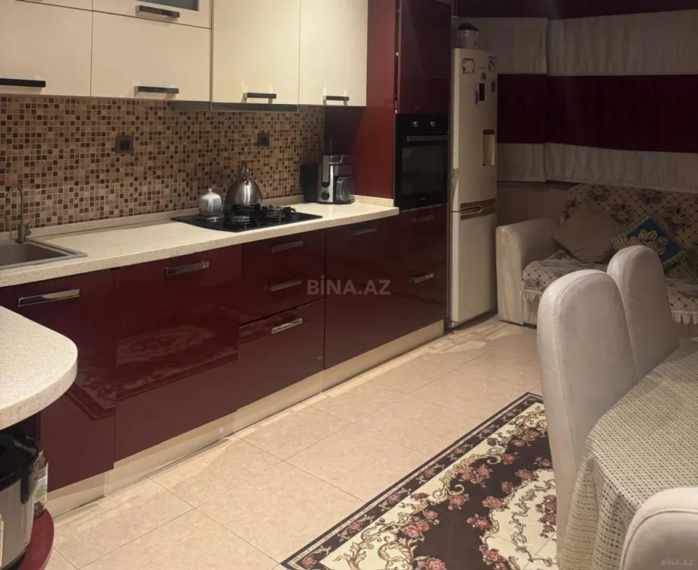 Satılır 3 otaqlı mənzil 121 m²