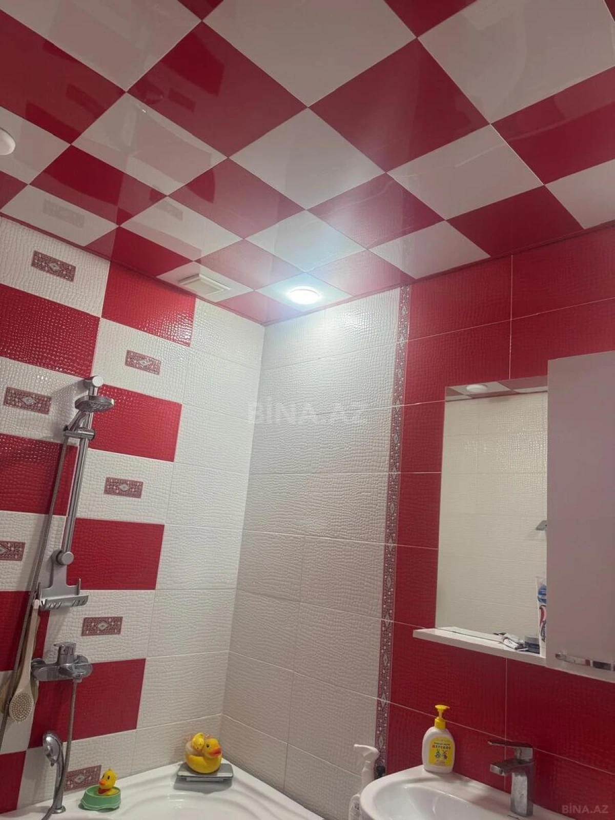 Satılır 3 otaqlı mənzil 121 m²