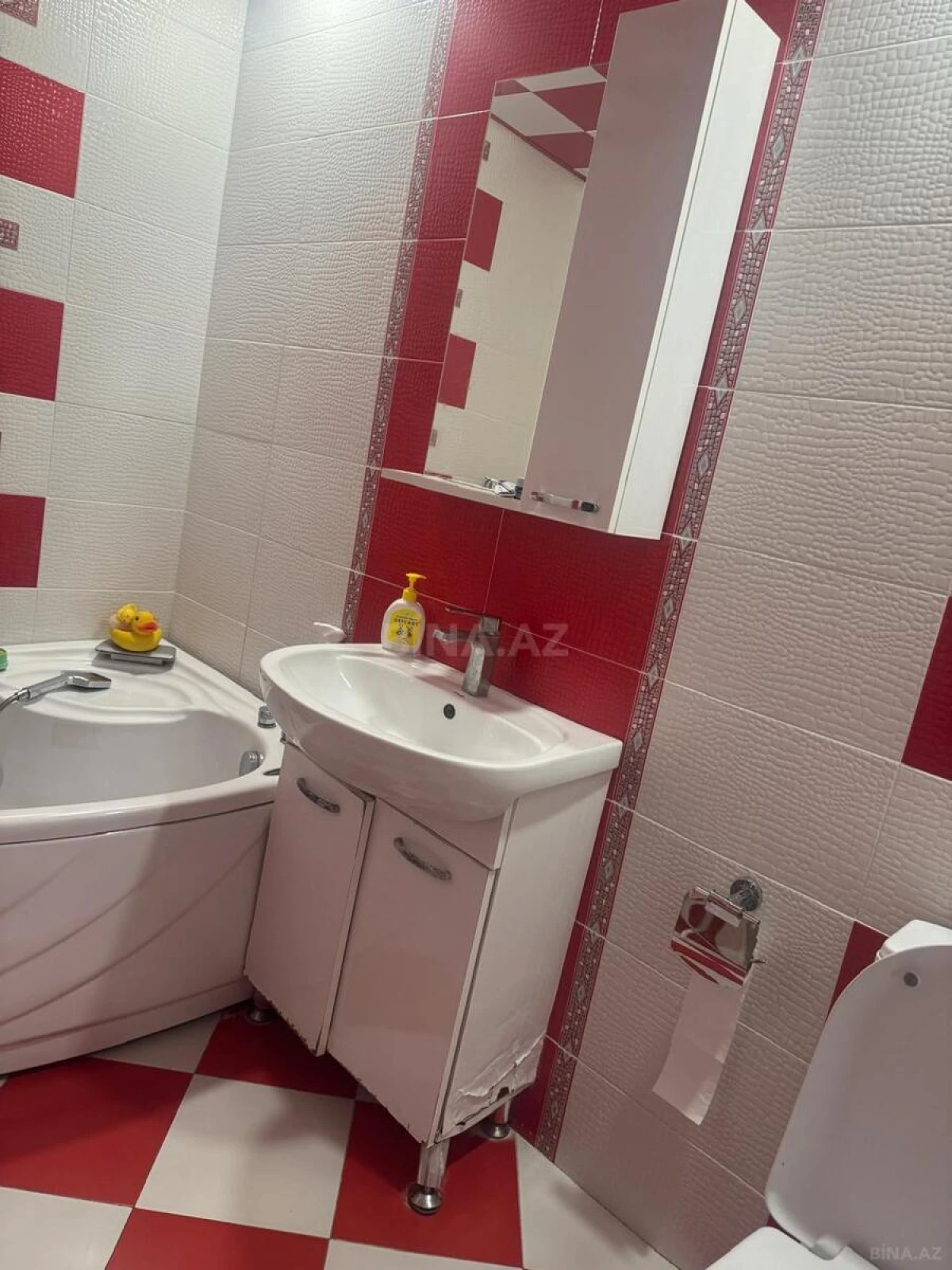 Satılır 3 otaqlı mənzil 121 m²