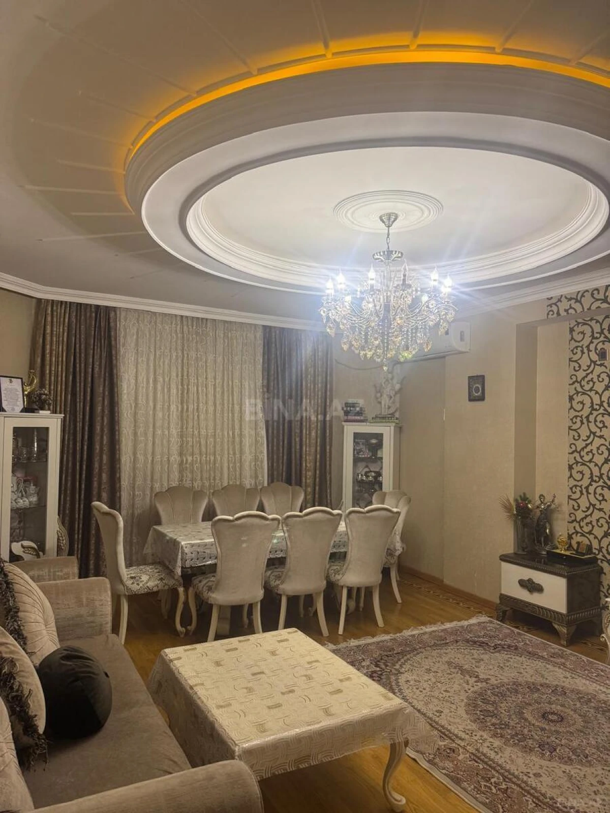 Satılır 3 otaqlı mənzil 121 m²