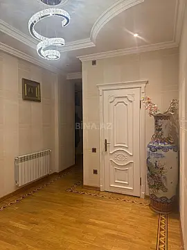 Satılır 3 otaqlı mənzil 121 m²