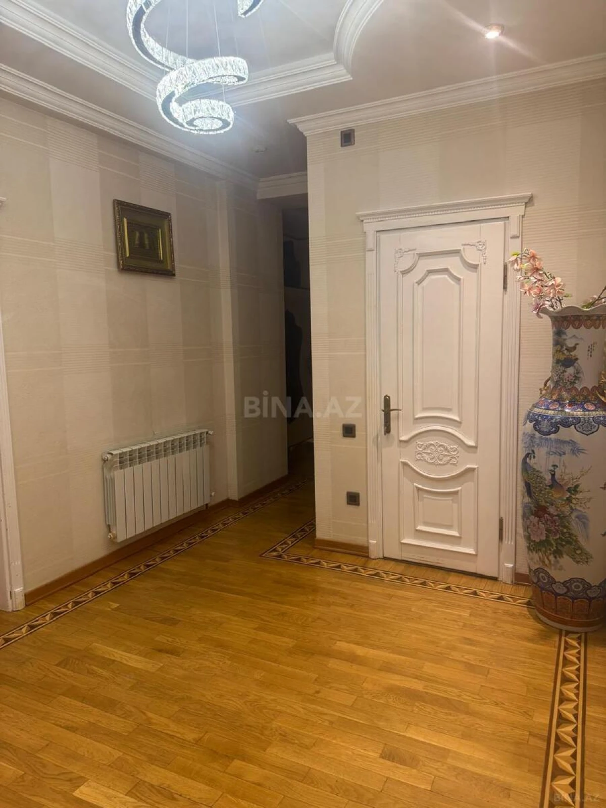 Satılır 3 otaqlı mənzil 121 m²