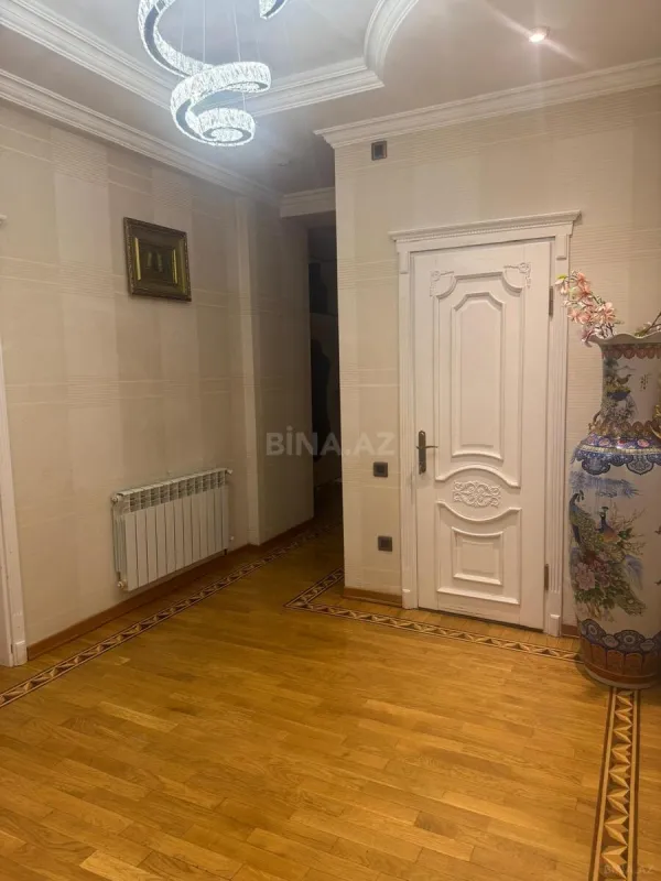 Satılır 3 otaqlı mənzil 121 m²