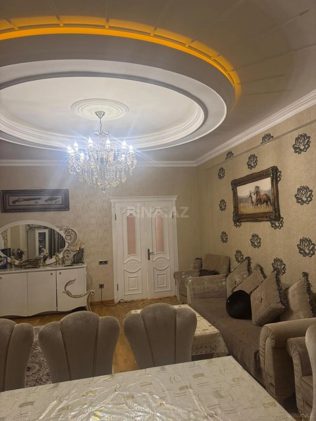 Satılır 3 otaqlı mənzil 121 m²