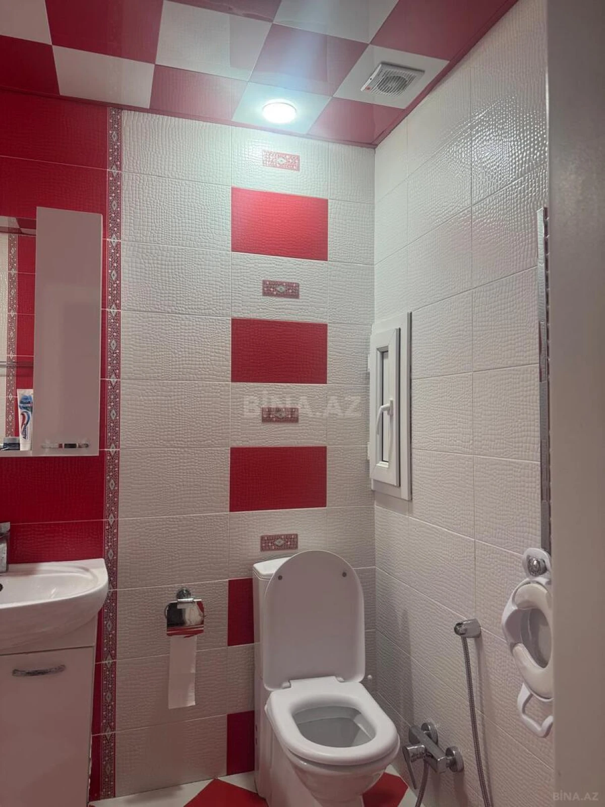 Satılır 3 otaqlı mənzil 121 m²