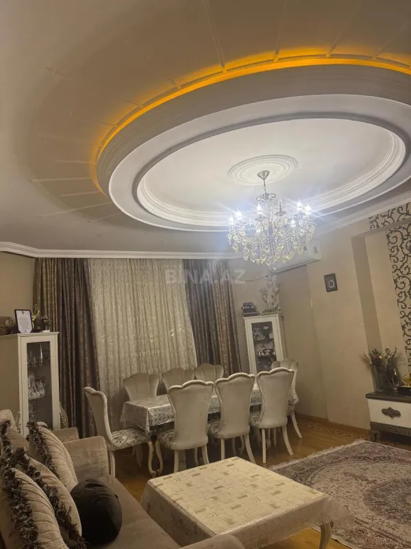 Satılır 3 otaqlı mənzil 121 m²