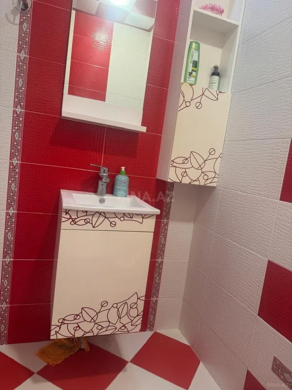 Satılır 3 otaqlı mənzil 121 m²