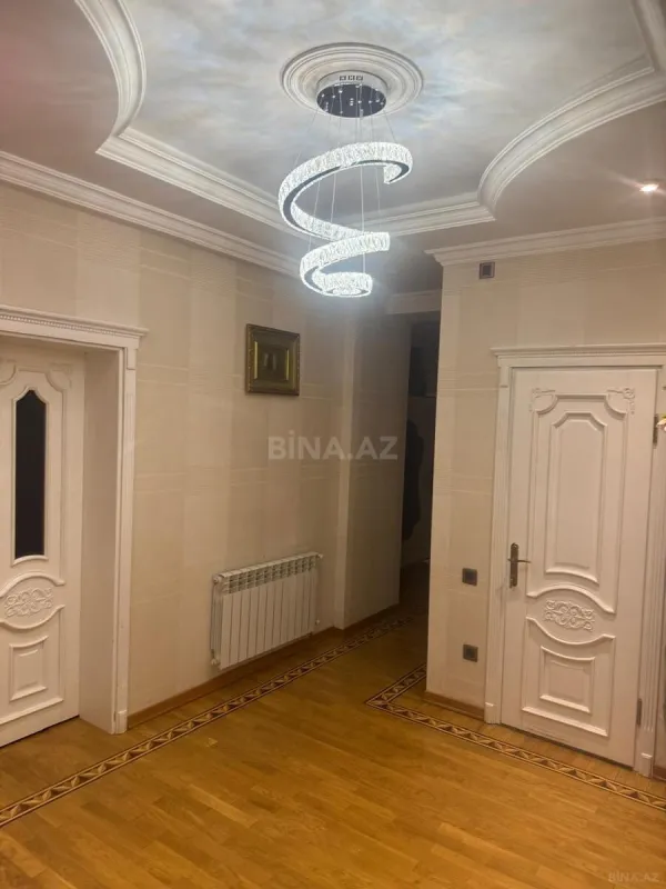 Satılır 3 otaqlı mənzil 121 m²