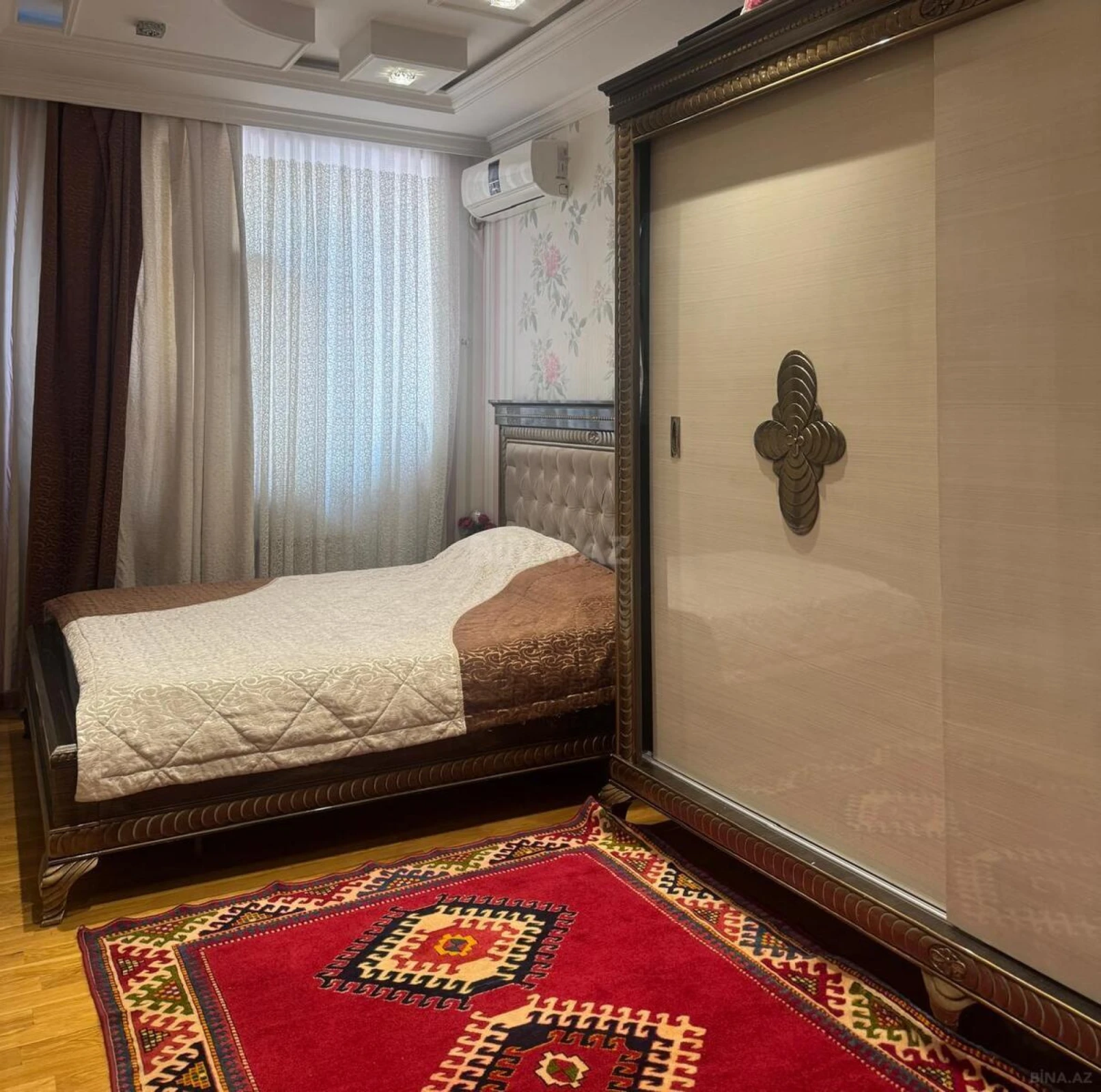 Satılır 3 otaqlı mənzil 121 m²