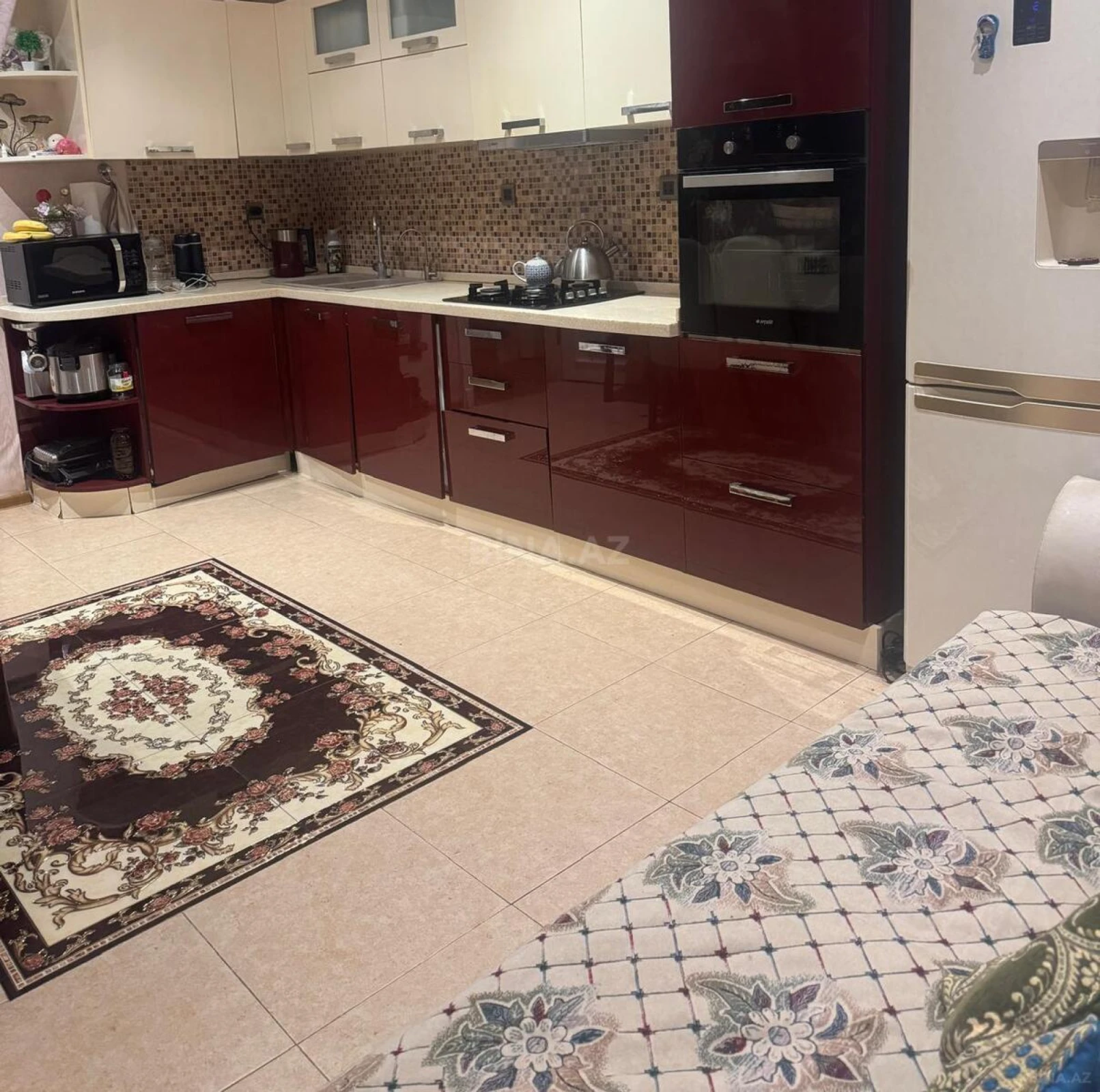 Satılır 3 otaqlı mənzil 121 m²