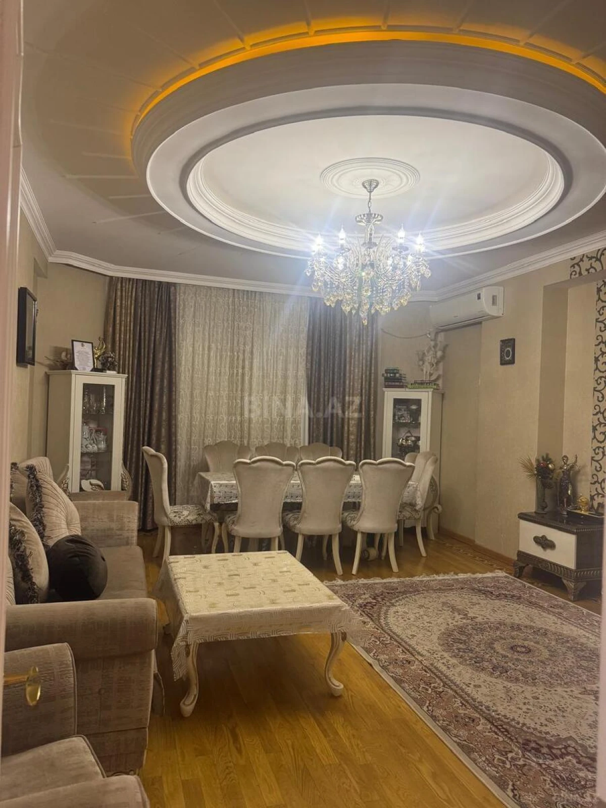 Satılır 3 otaqlı mənzil 121 m²