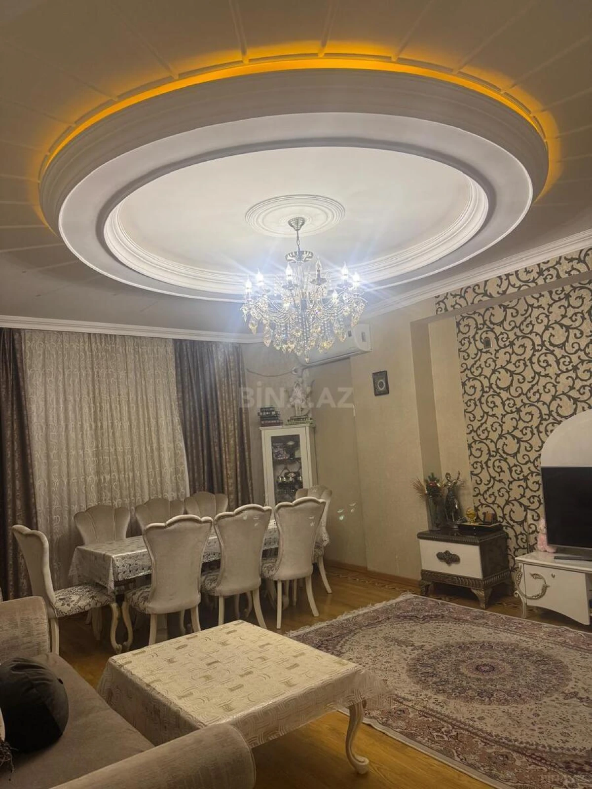 Satılır 3 otaqlı mənzil 121 m²