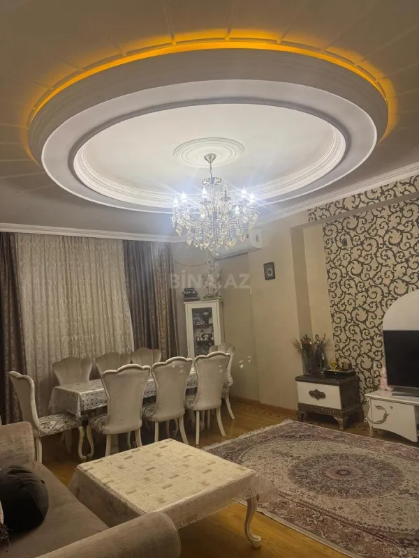 Satılır 3 otaqlı mənzil 121 m²