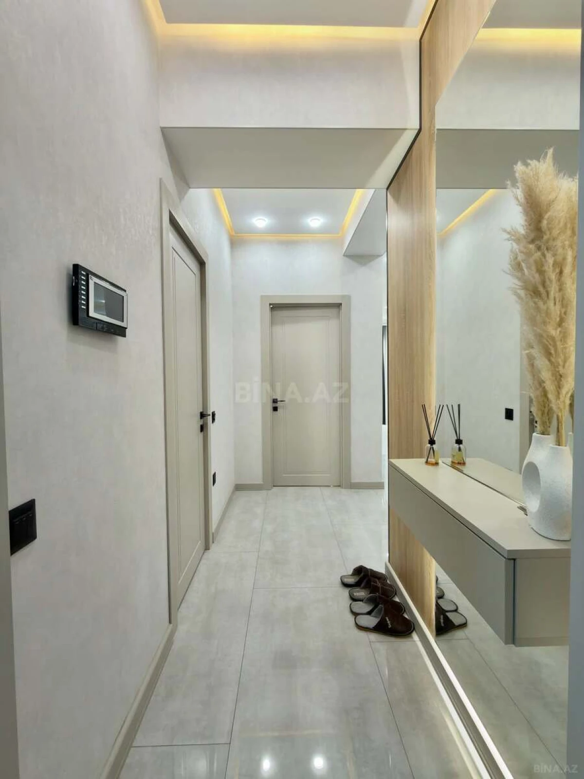Satılır 2 otaqlı mənzil 76 m²