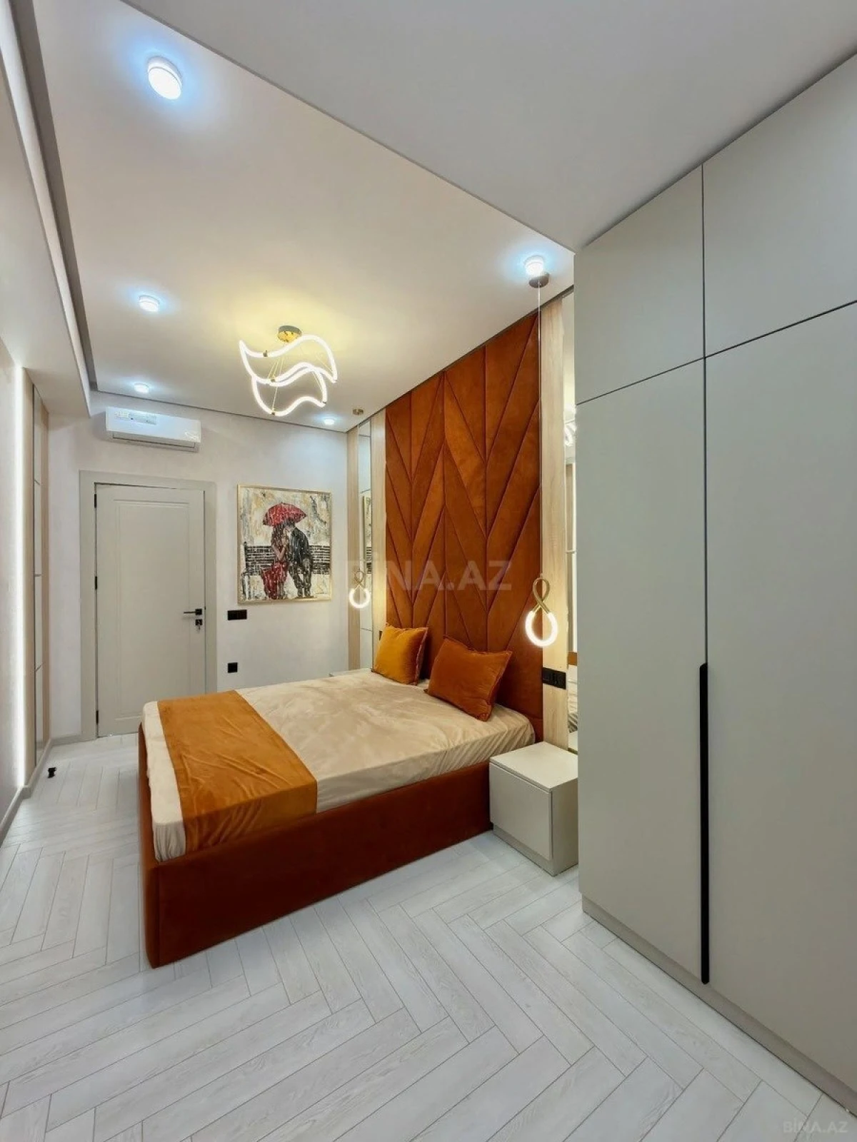 Satılır 2 otaqlı mənzil 76 m²