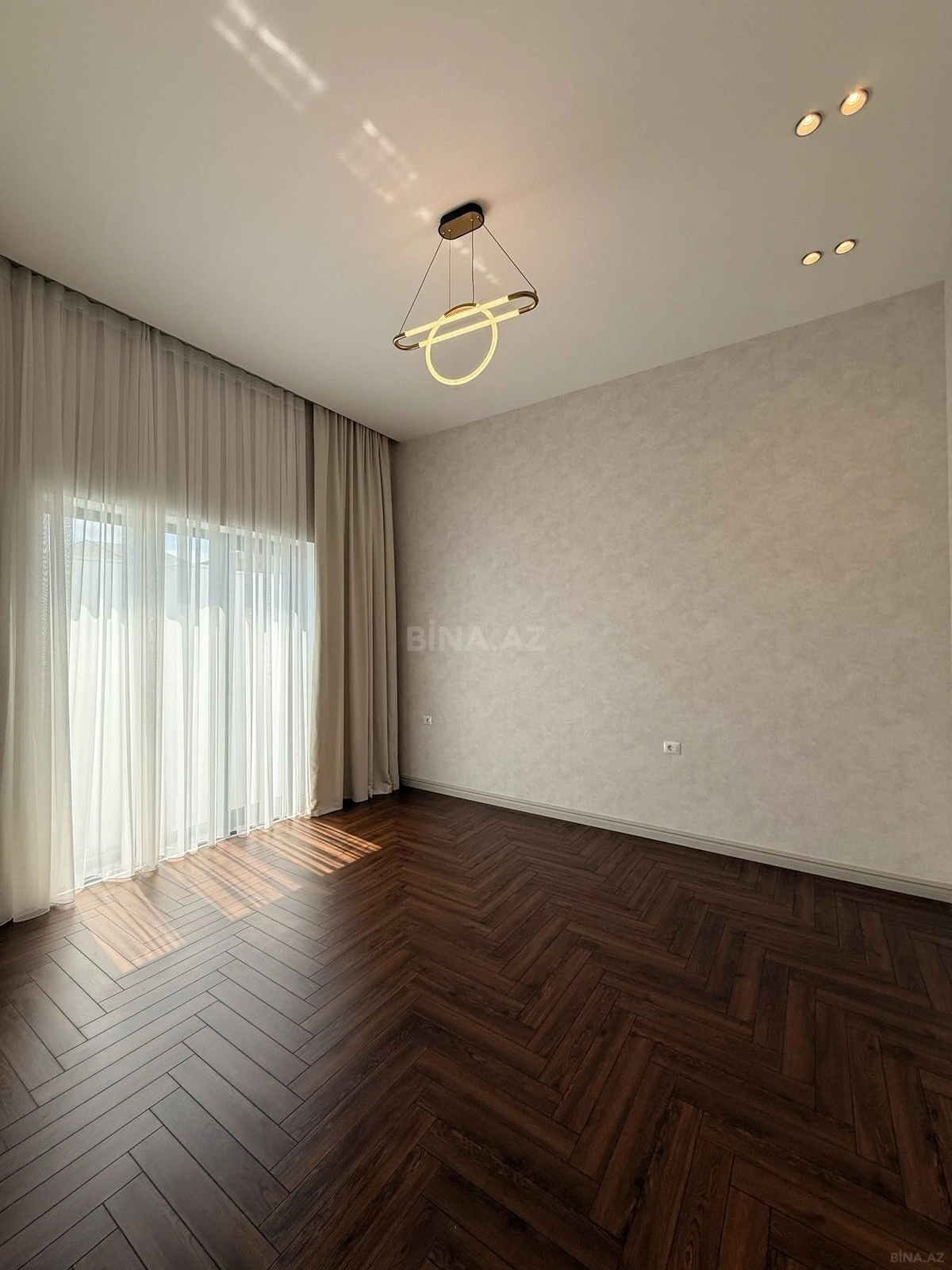 Satılır 5 otaqlı həyət evi 250 m²