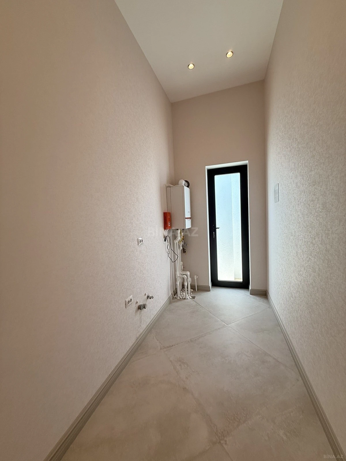 Satılır 5 otaqlı həyət evi 250 m²