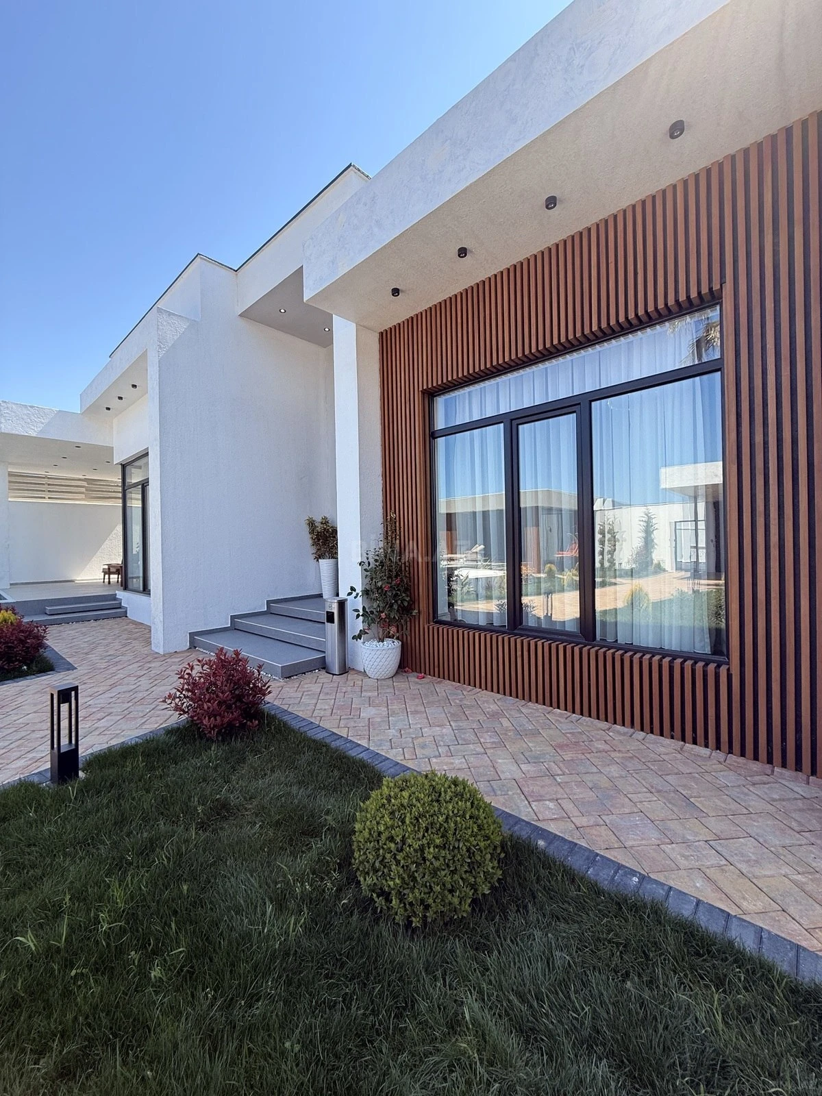 Satılır 5 otaqlı həyət evi 250 m²