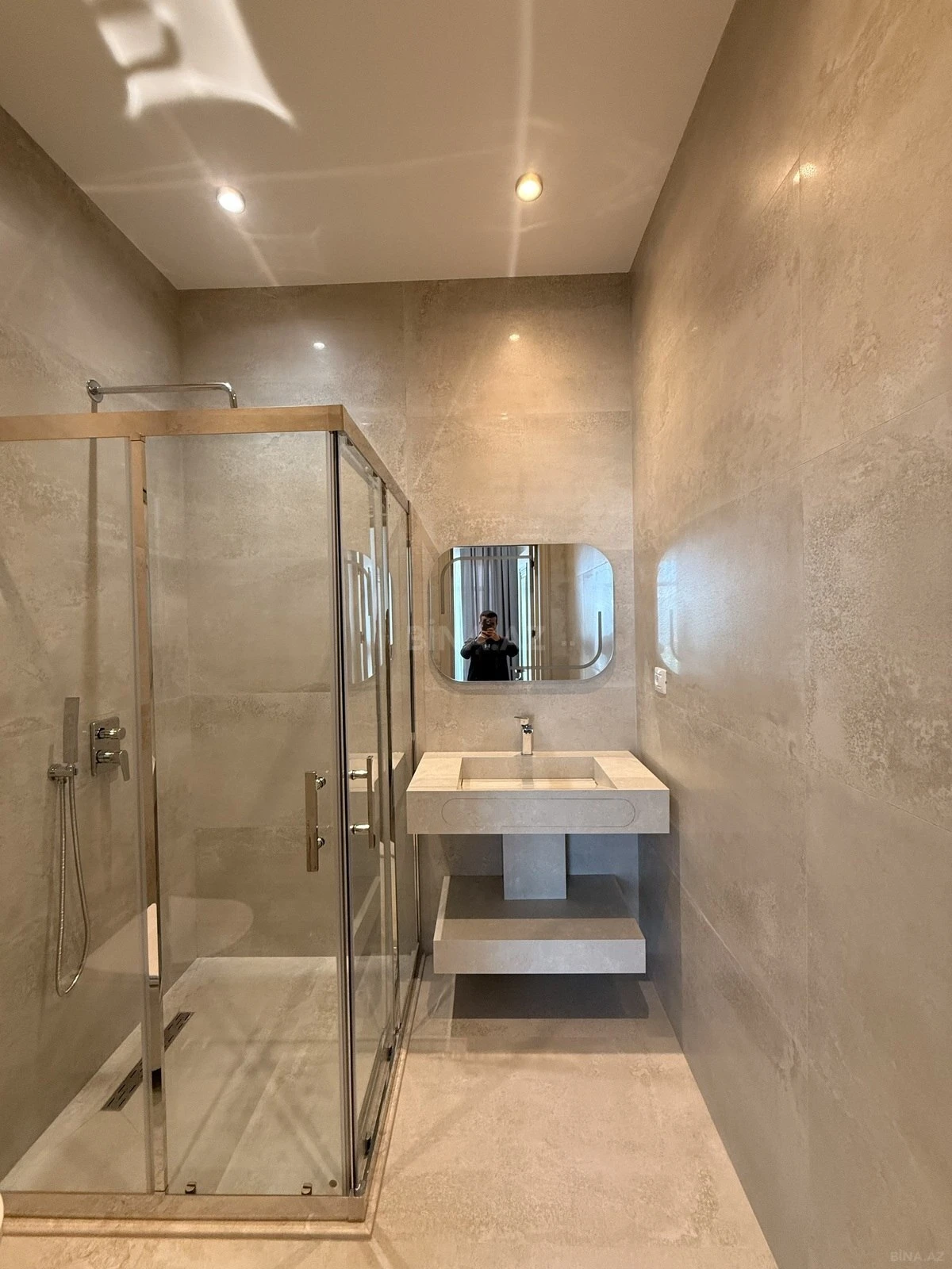 Satılır 5 otaqlı həyət evi 250 m²