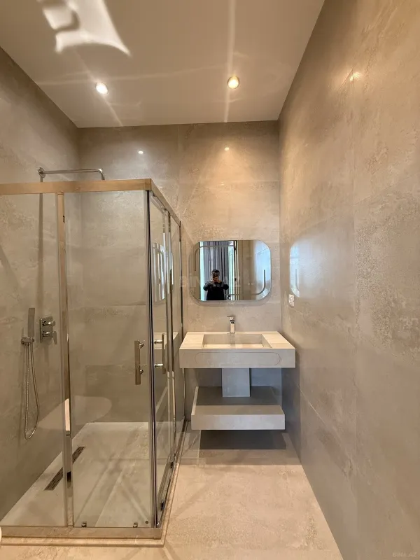 Satılır 5 otaqlı həyət evi 250 m²