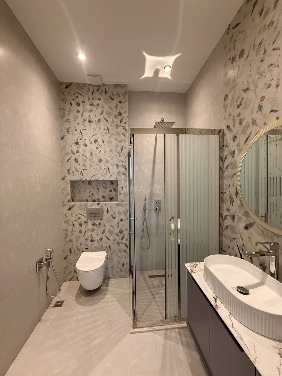 Satılır 5 otaqlı həyət evi 250 m²