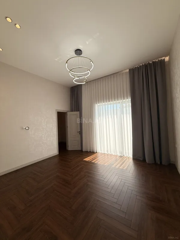 Satılır 5 otaqlı həyət evi 250 m²