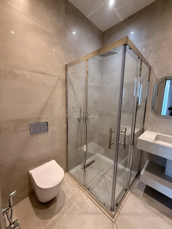 Satılır 5 otaqlı həyət evi 250 m²