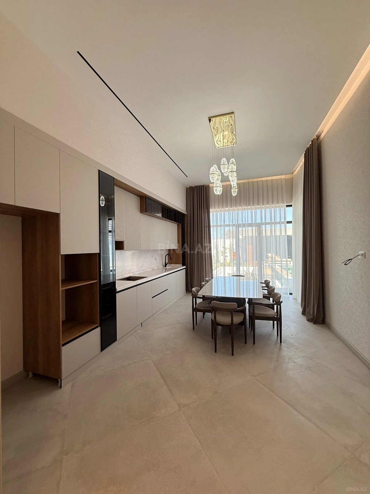 Satılır 5 otaqlı həyət evi 250 m²