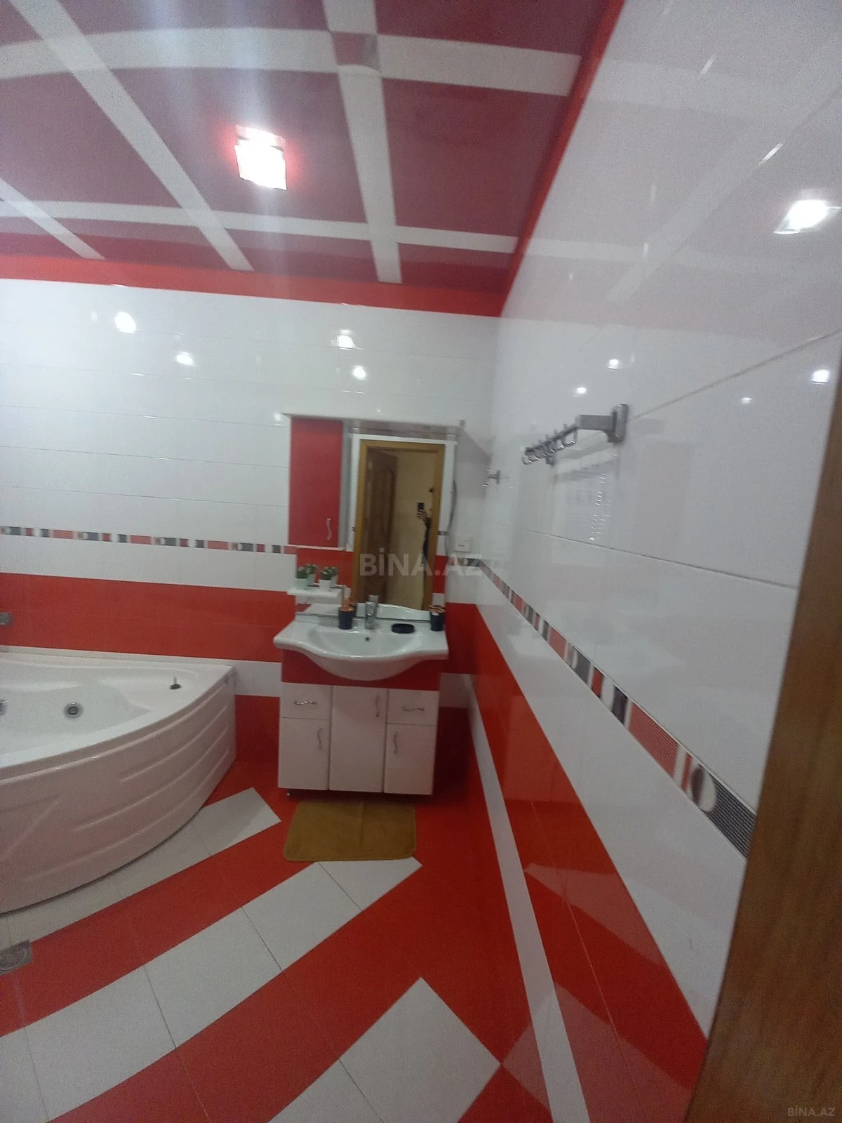 Kirayə verilir 2 otaqlı mənzil 95 m²